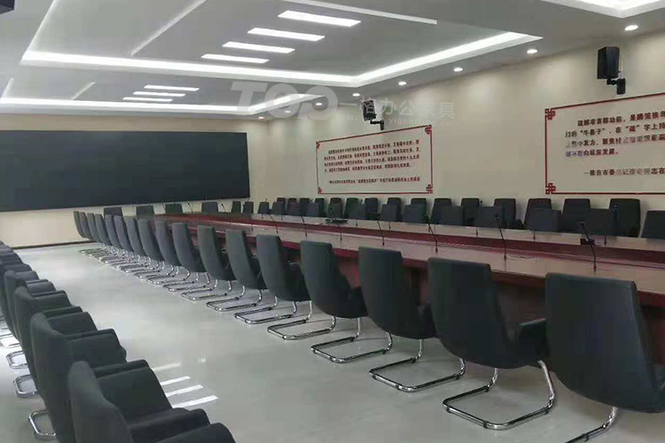 定制会议桌，只要你空间够大，不用担心没有你想要的会议桌.jpg